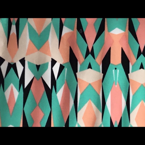 Forever 21 Geometric Shift dress - Picture 3 of 7